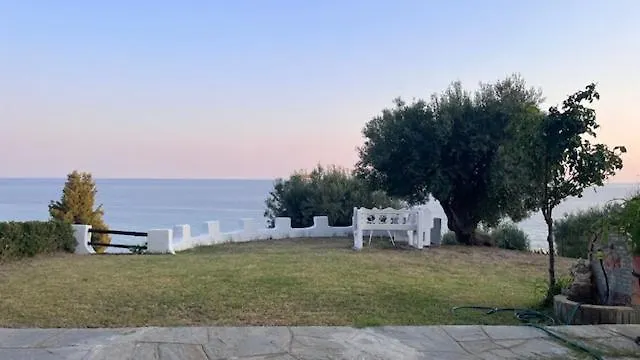 Villa Kaloutsikos Sea View House à Mola Kalyva